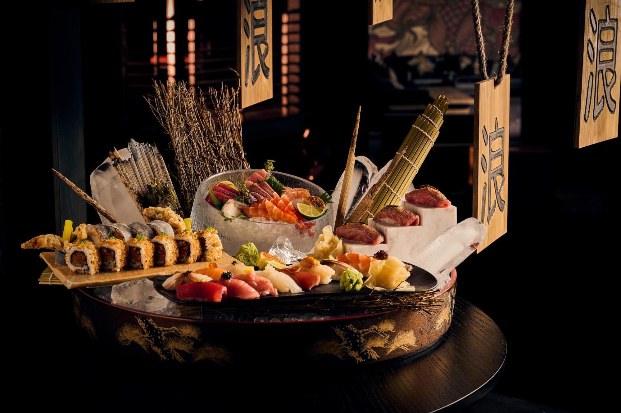 Five Luxe Hotel ดูไบ ภายนอก รูปภาพ A sashimi platter