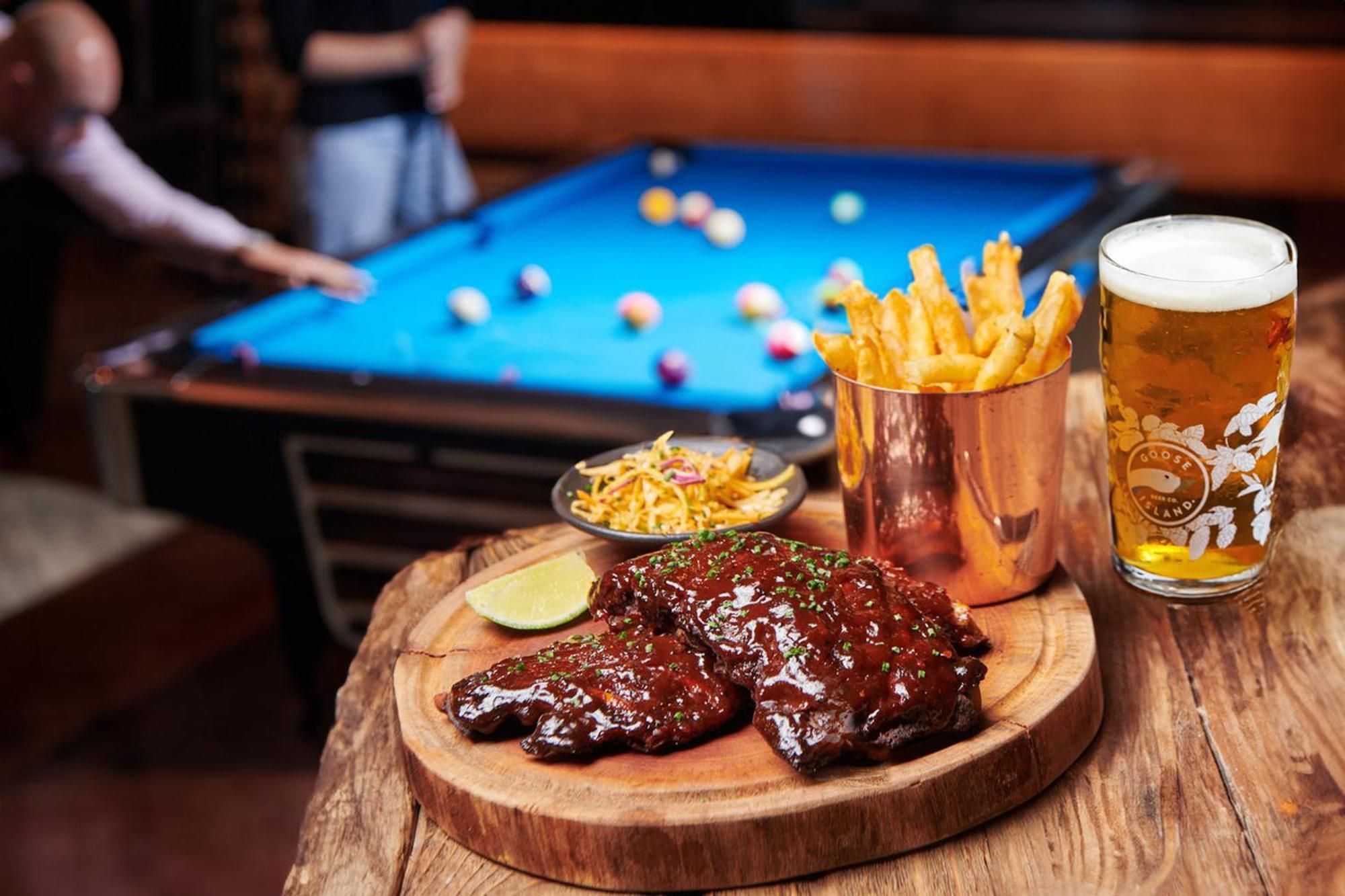 Five Luxe Hotel ดูไบ ภายนอก รูปภาพ A plate of pork ribs