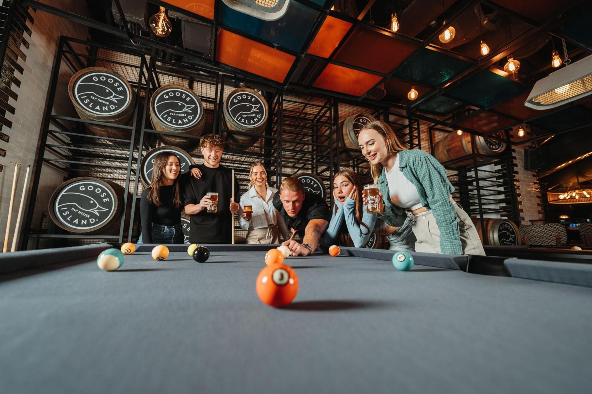 Five Luxe Hotel ดูไบ ภายนอก รูปภาพ Pool players