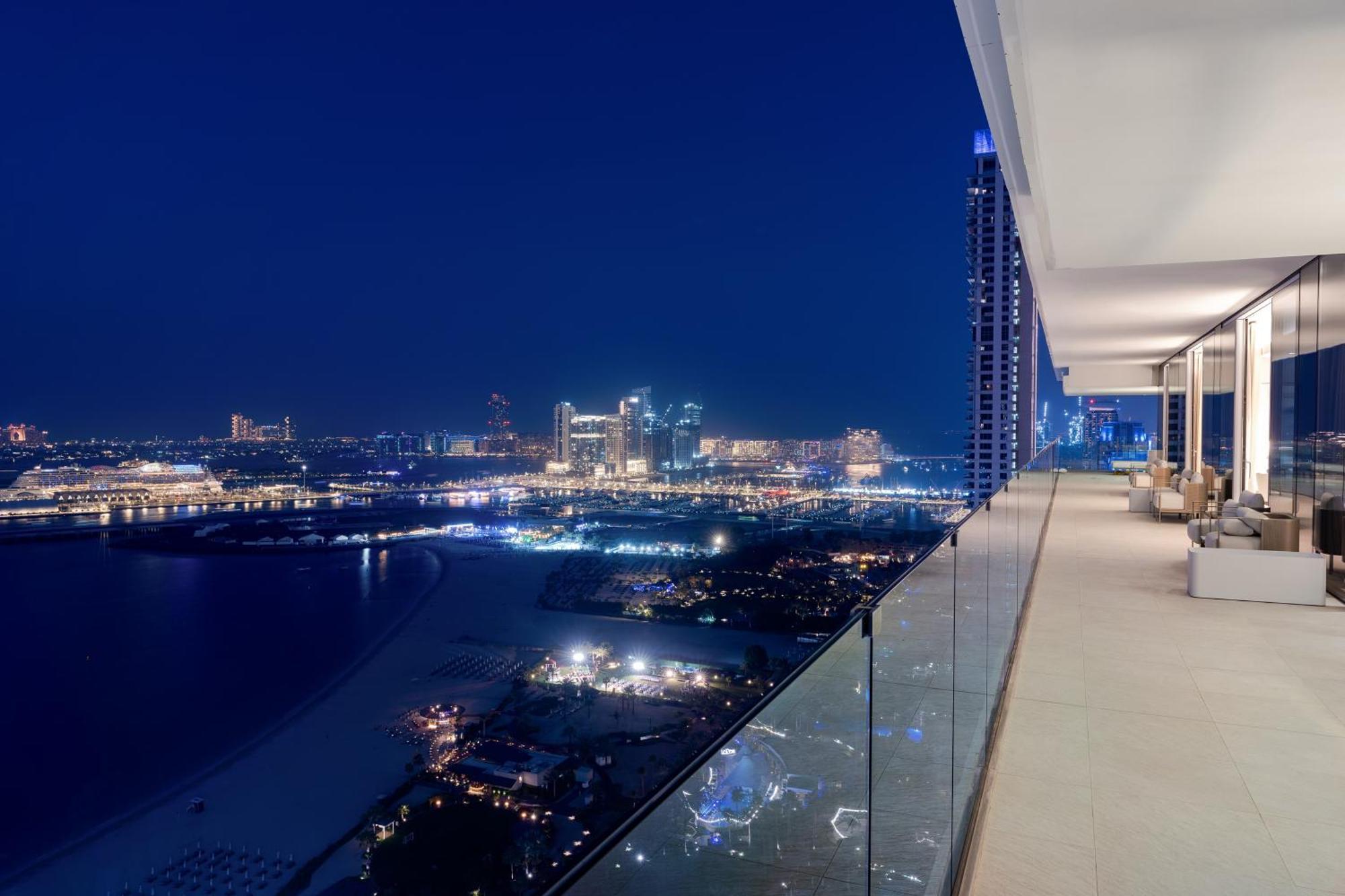 Five Luxe Hotel ดูไบ ภายนอก รูปภาพ View from the penthouse