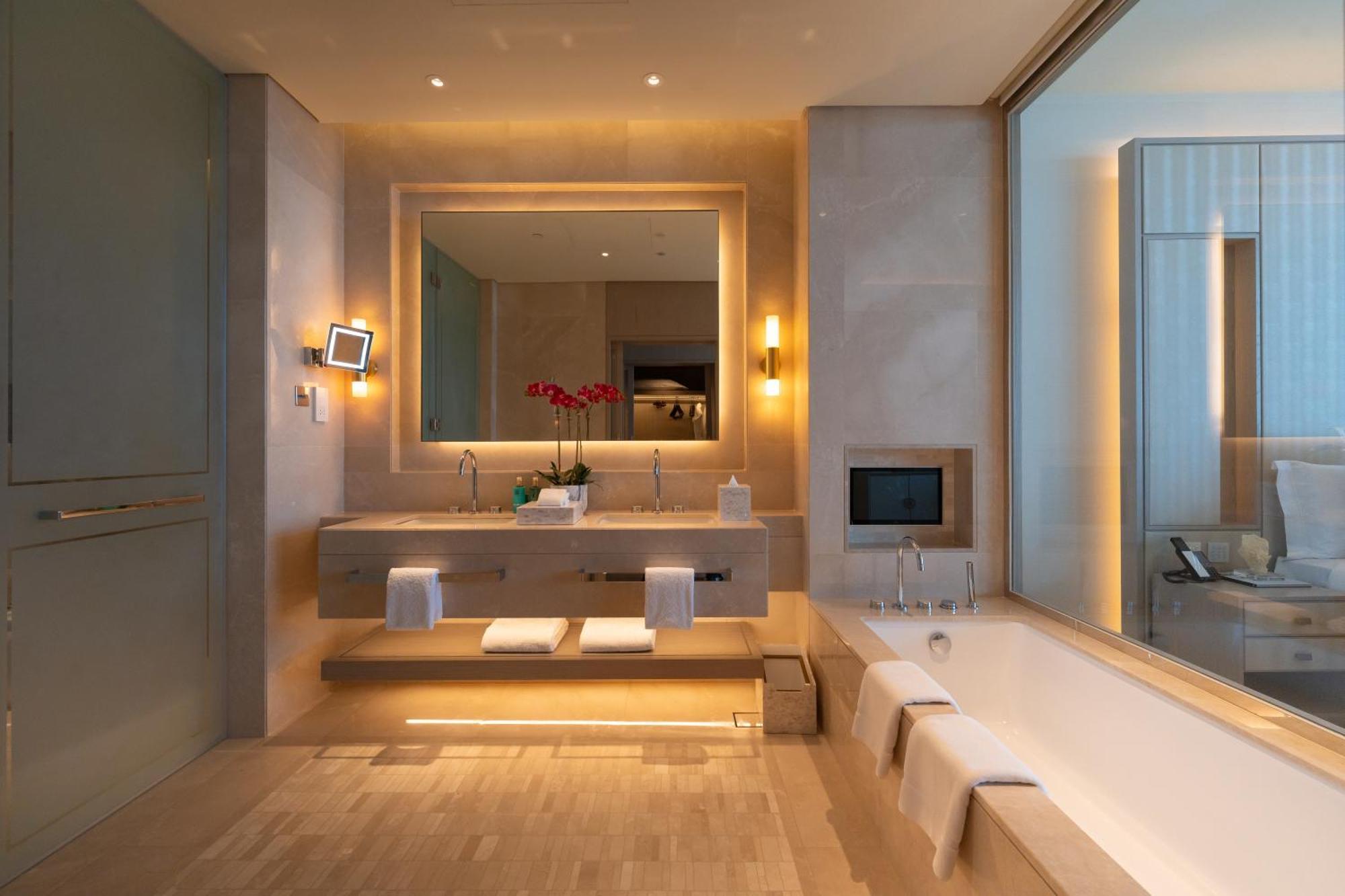 Five Luxe Hotel ดูไบ ภายนอก รูปภาพ Bathroom