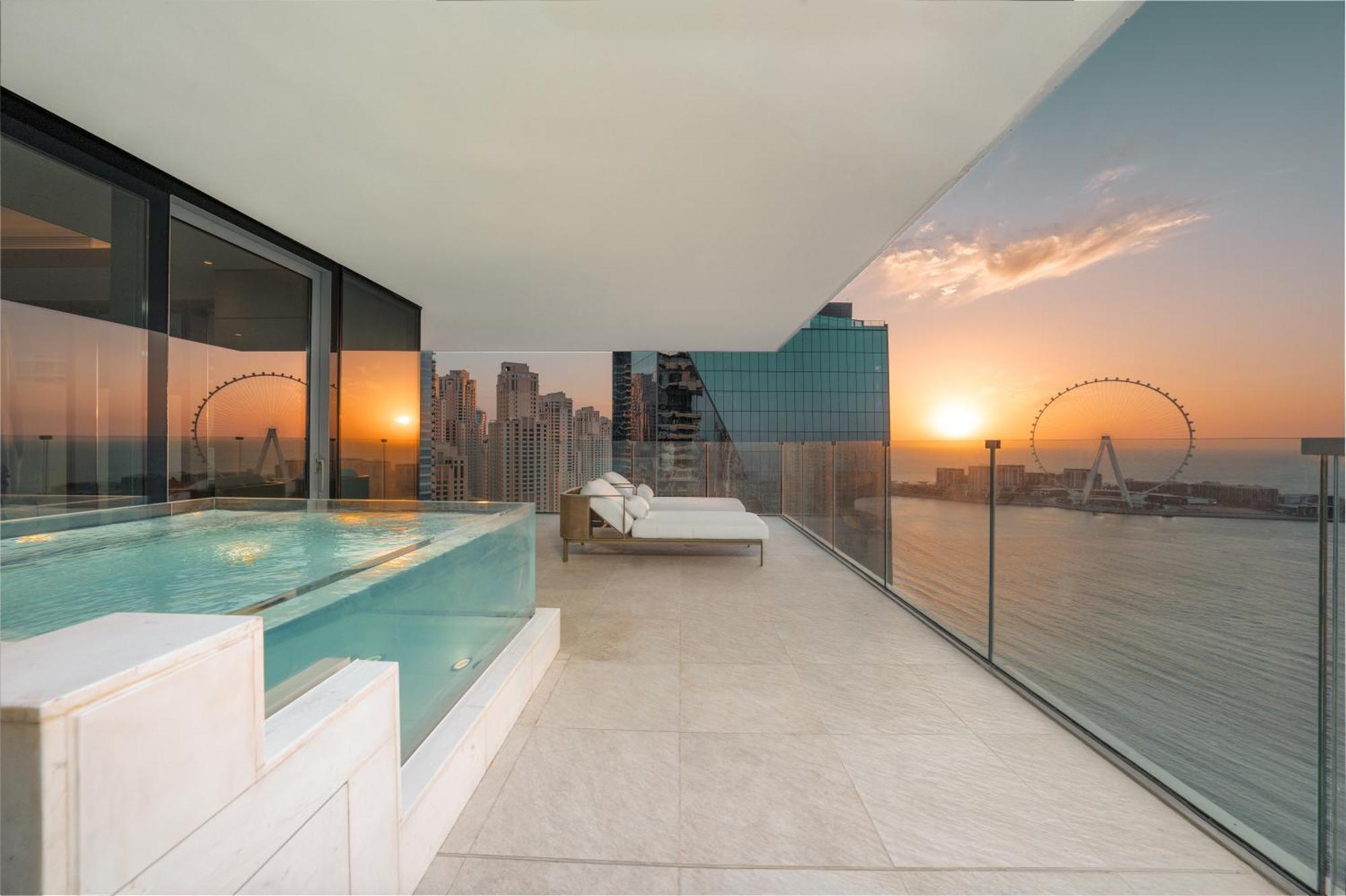 Five Luxe Hotel ดูไบ ภายนอก รูปภาพ Sky Pool at The View