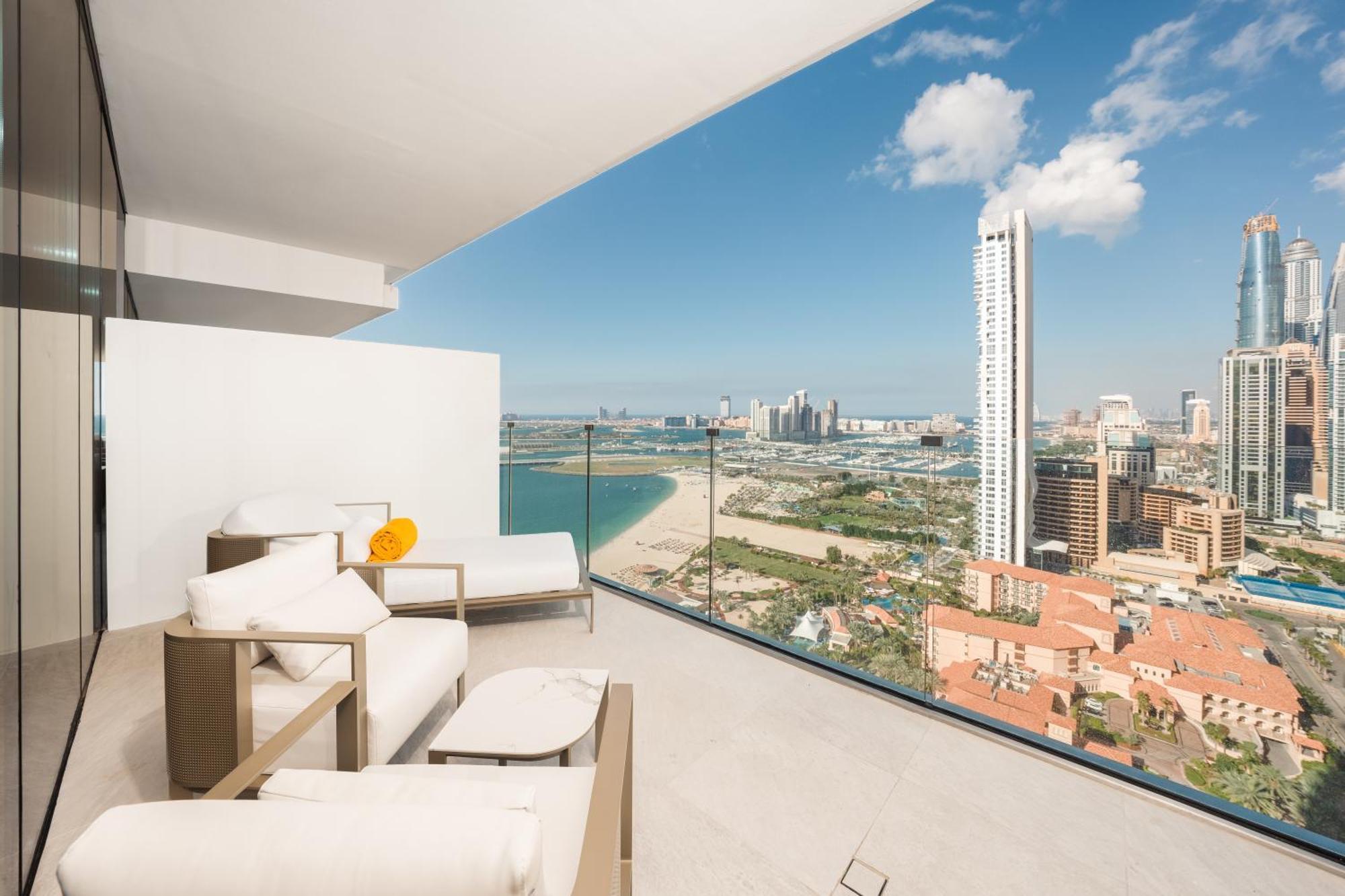 Five Luxe Hotel ดูไบ ภายนอก รูปภาพ View from the balcony of a typical apartment