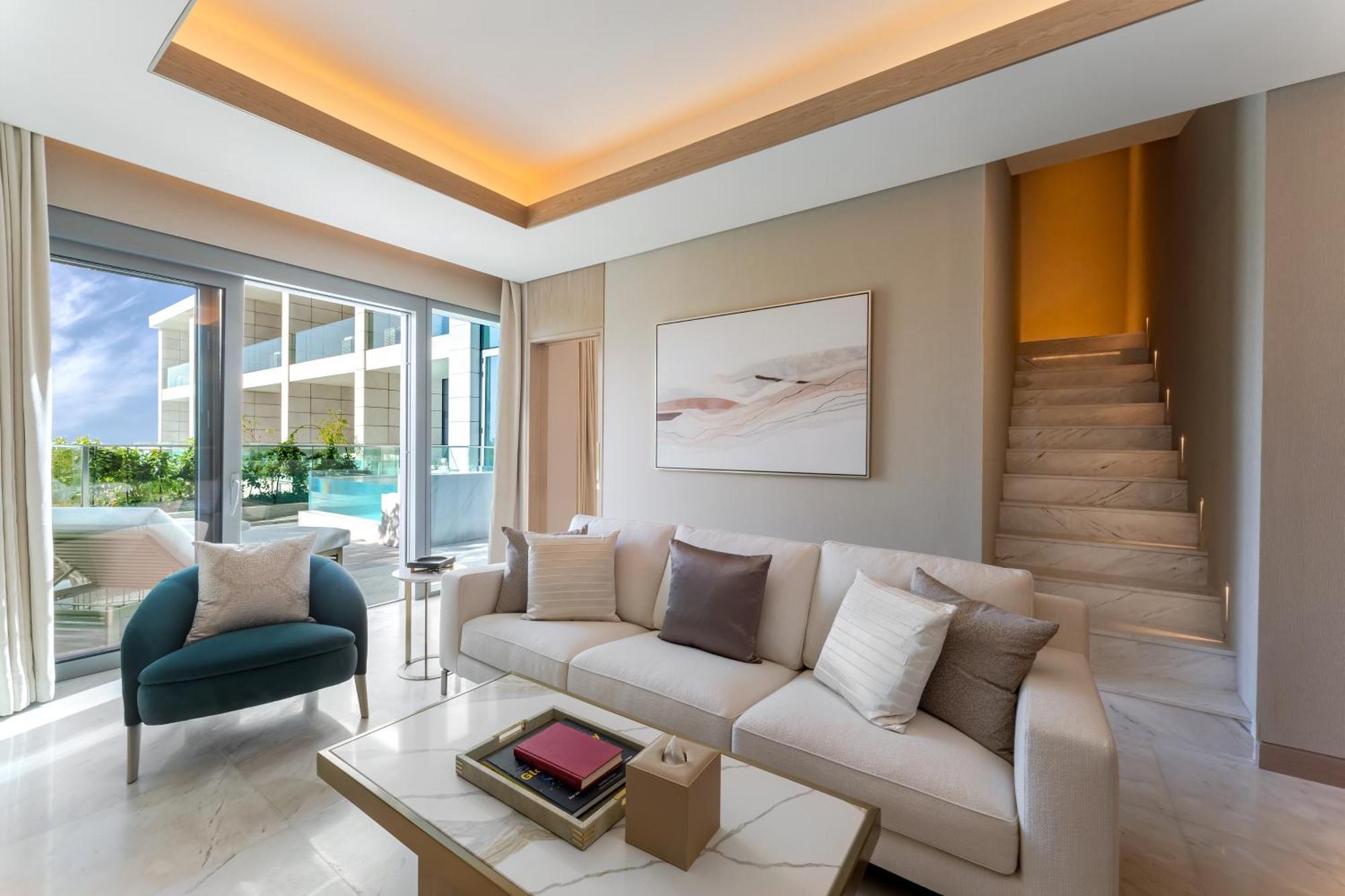 Five Luxe Hotel ดูไบ ภายนอก รูปภาพ Living room